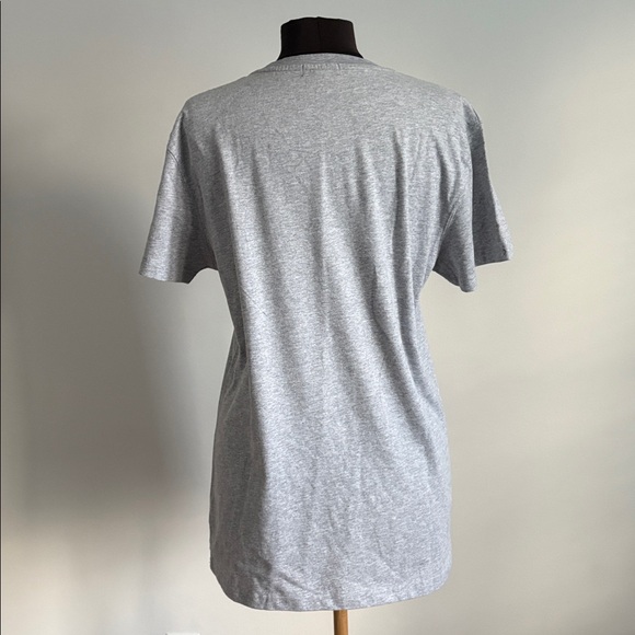 Well Known Studios woman with umbrella shirt medium - Picture 6 of 6